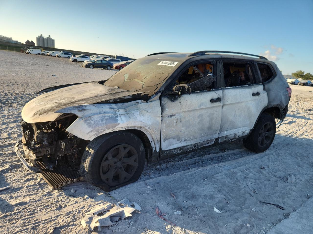 Salvage Volkswagen Atlas Image