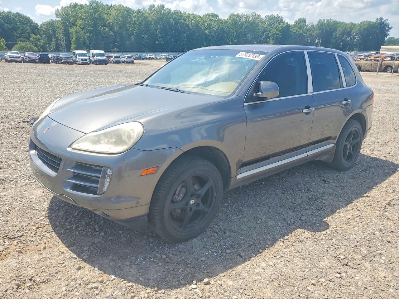 Salvage Porsche Cayenne Image