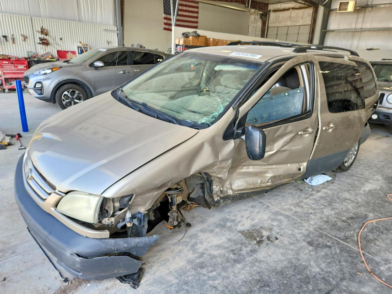 Salvage Toyota Sienna Image