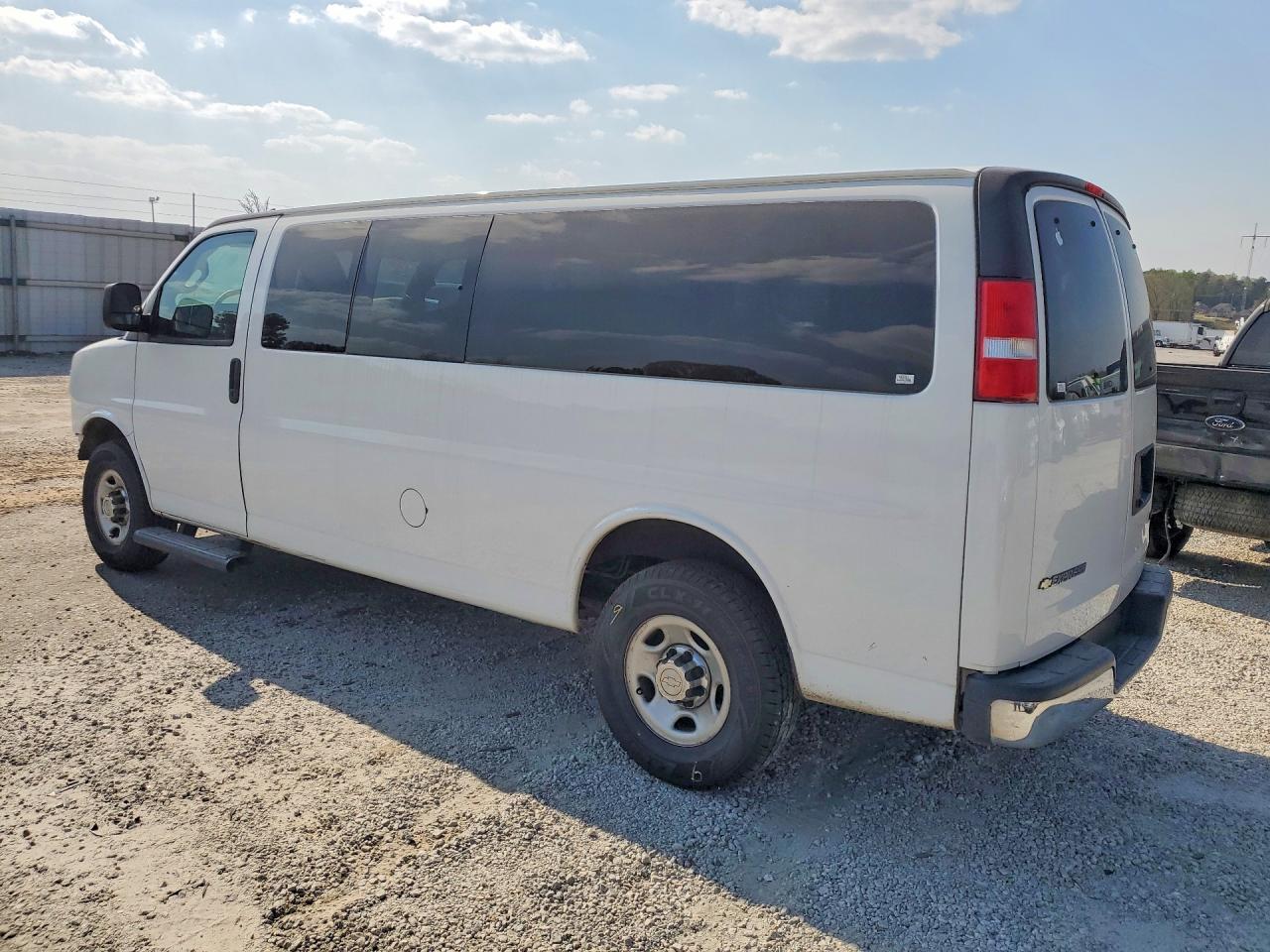 Chevrolet Express Lt