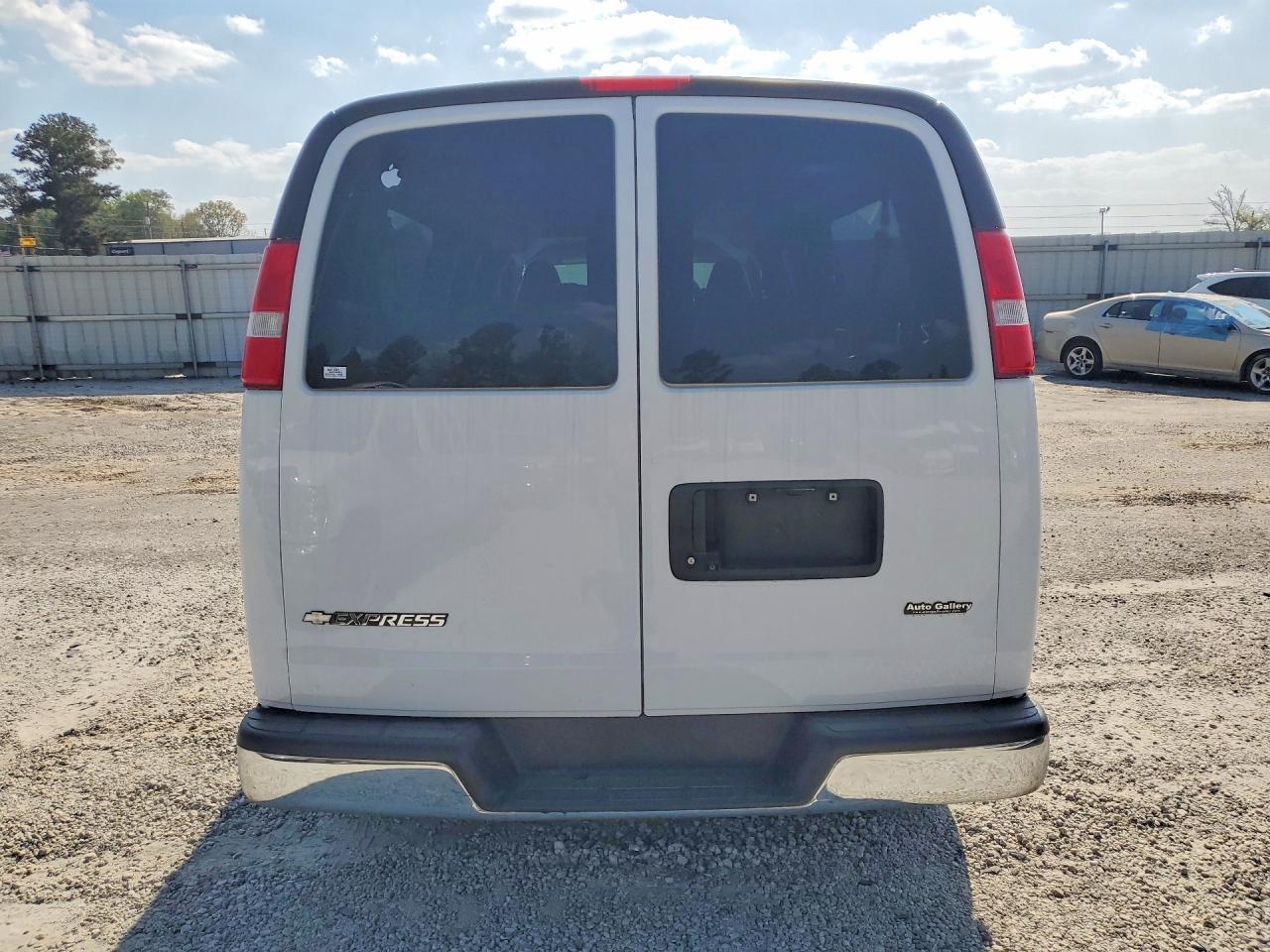 Chevrolet Express Lt