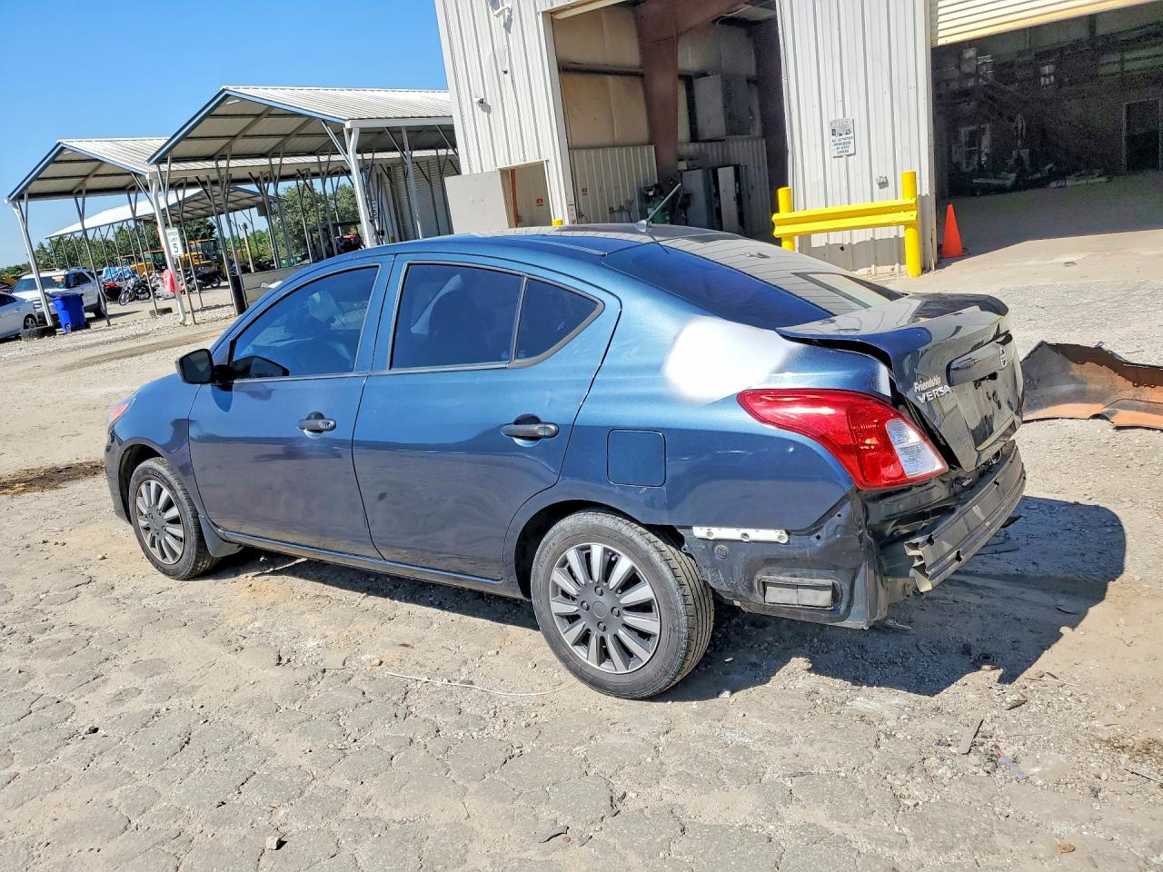 Nissan Versa 1.6 S