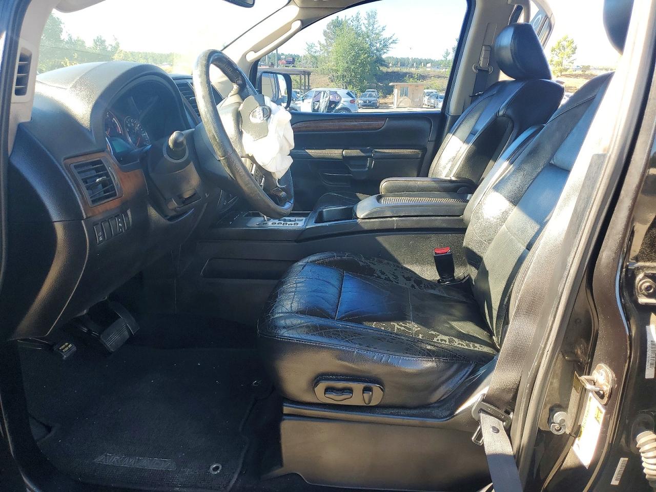 Nissan Armada Sv