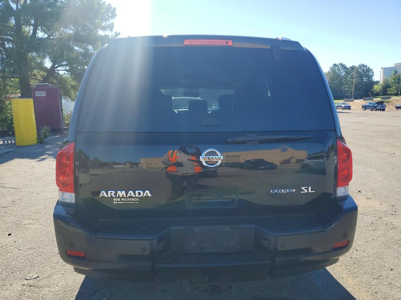 Nissan Armada Sv