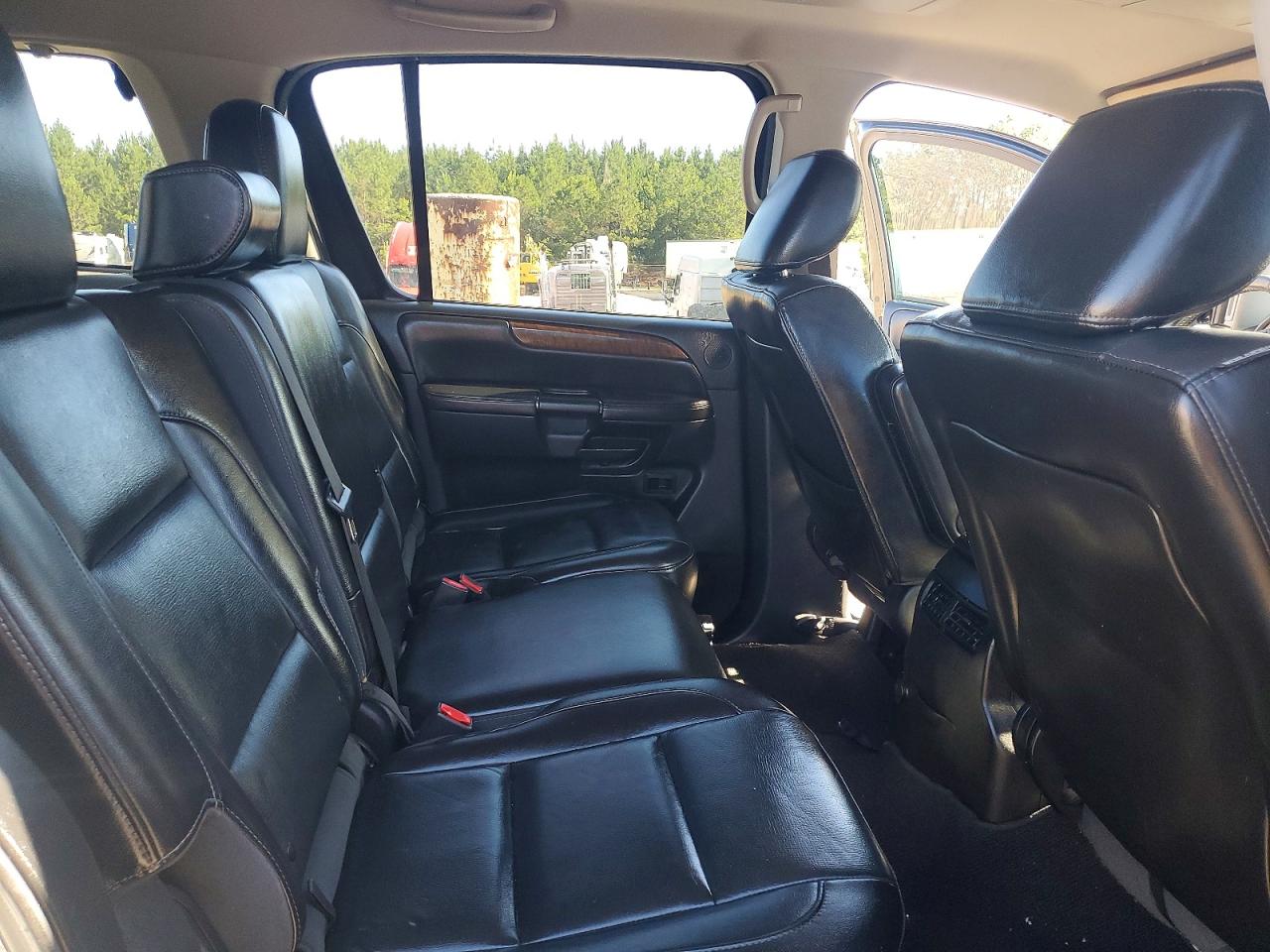 Nissan Armada Sv