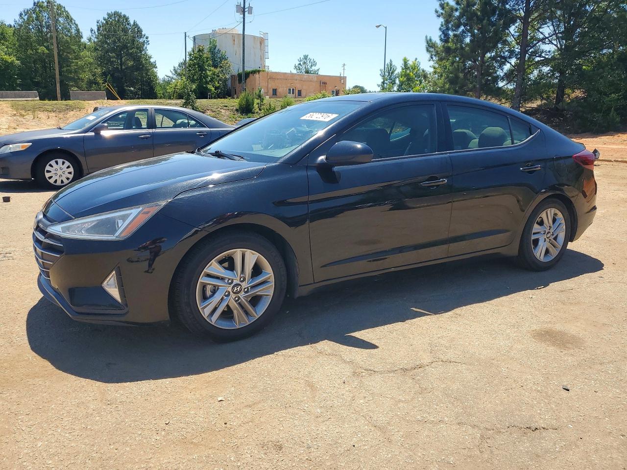 Salvage Hyundai ELANTRA Image
