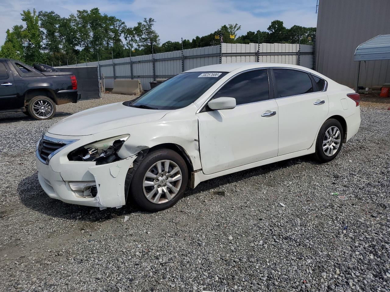 Salvage Nissan Altima Image
