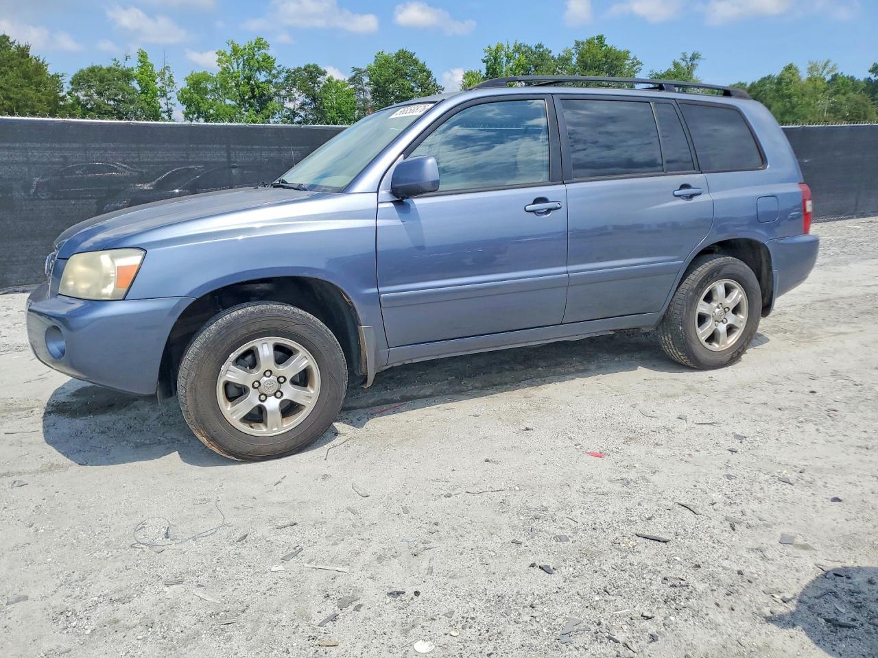 Salvage Toyota Highlander Image