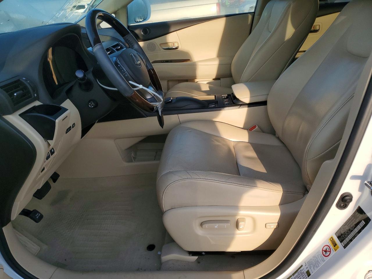 Lexus RX Base