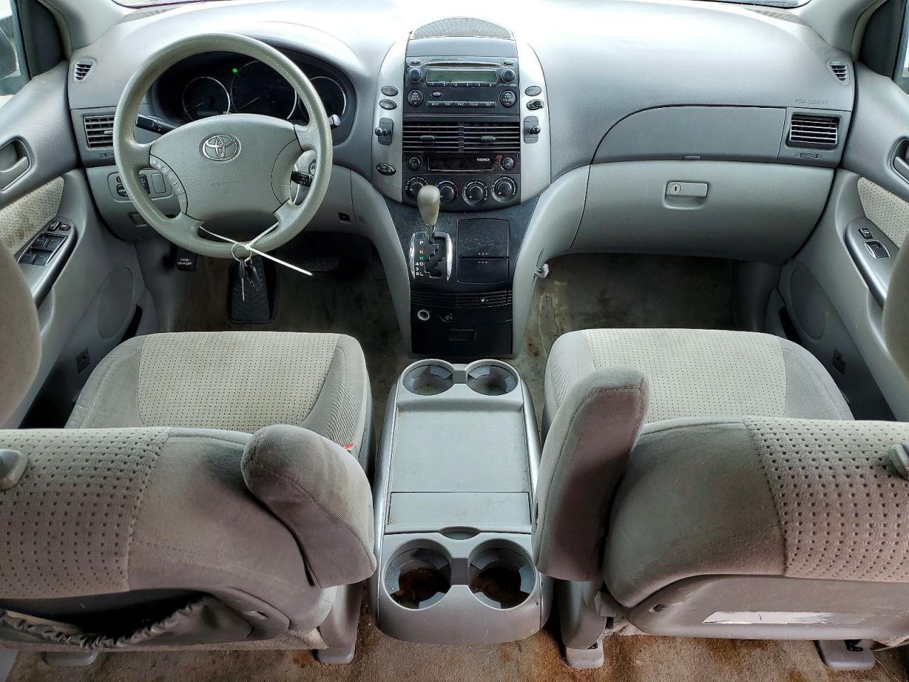 Toyota Sienna Le 7-passenger