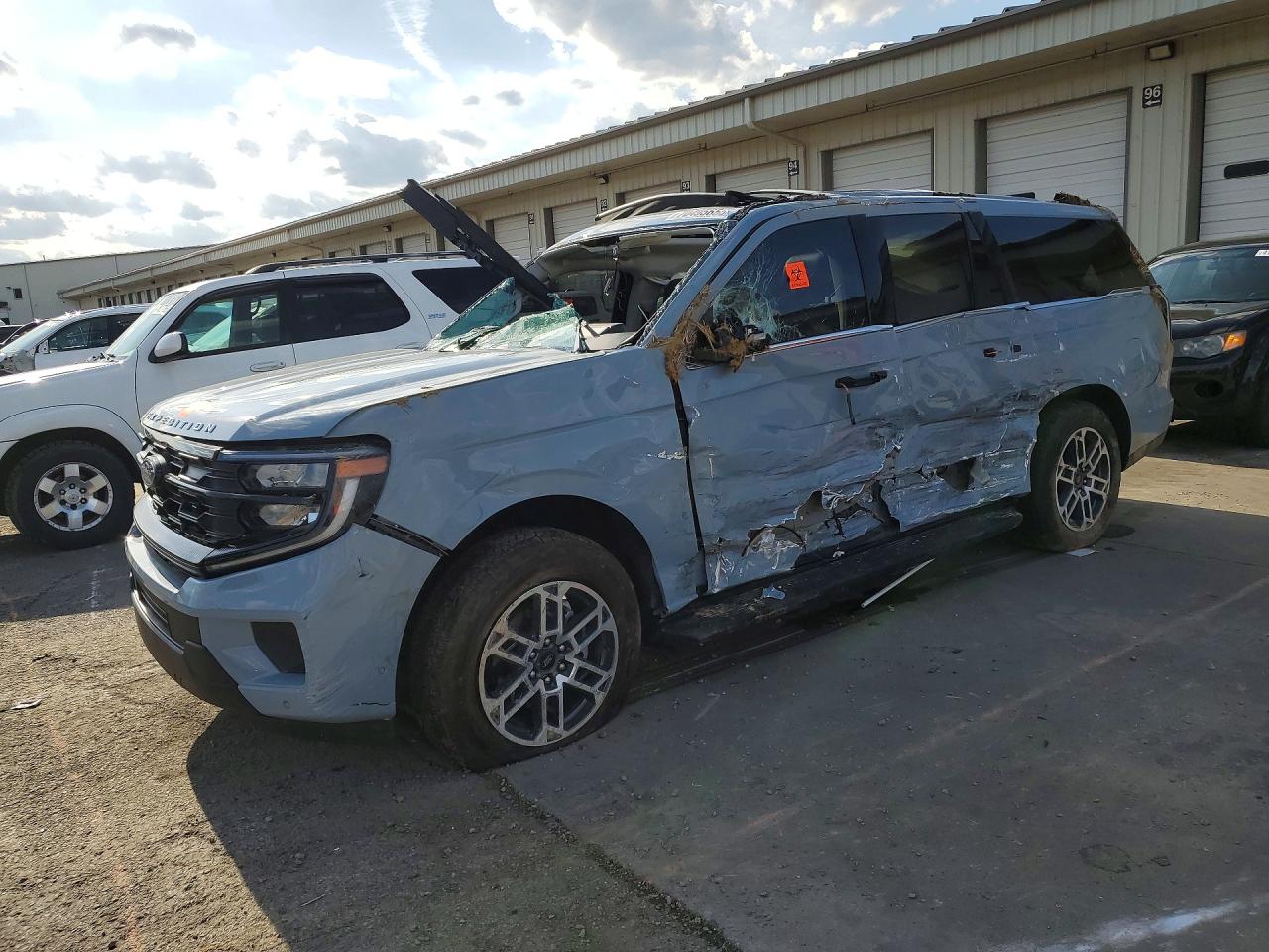 Salvage Ford Expedition Image