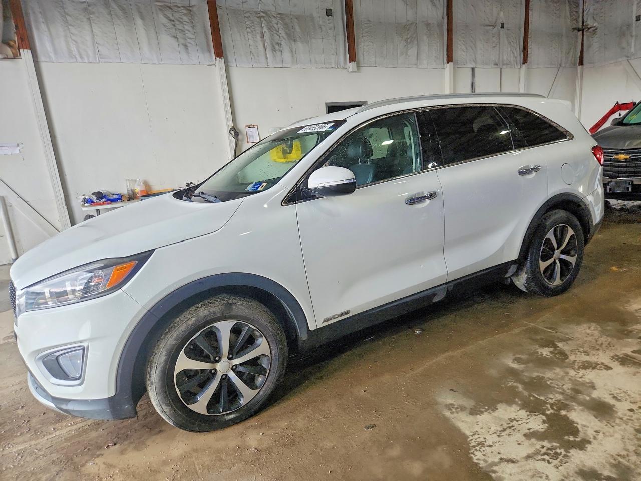 Salvage Kia Sorento Image