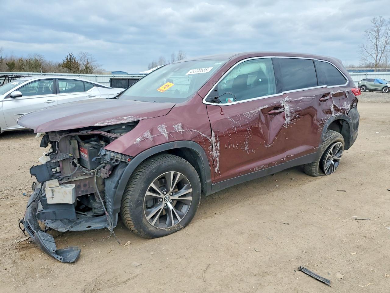 Salvage Toyota Highlander Image