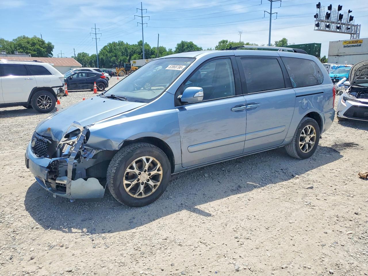 Salvage Kia Sedona Image