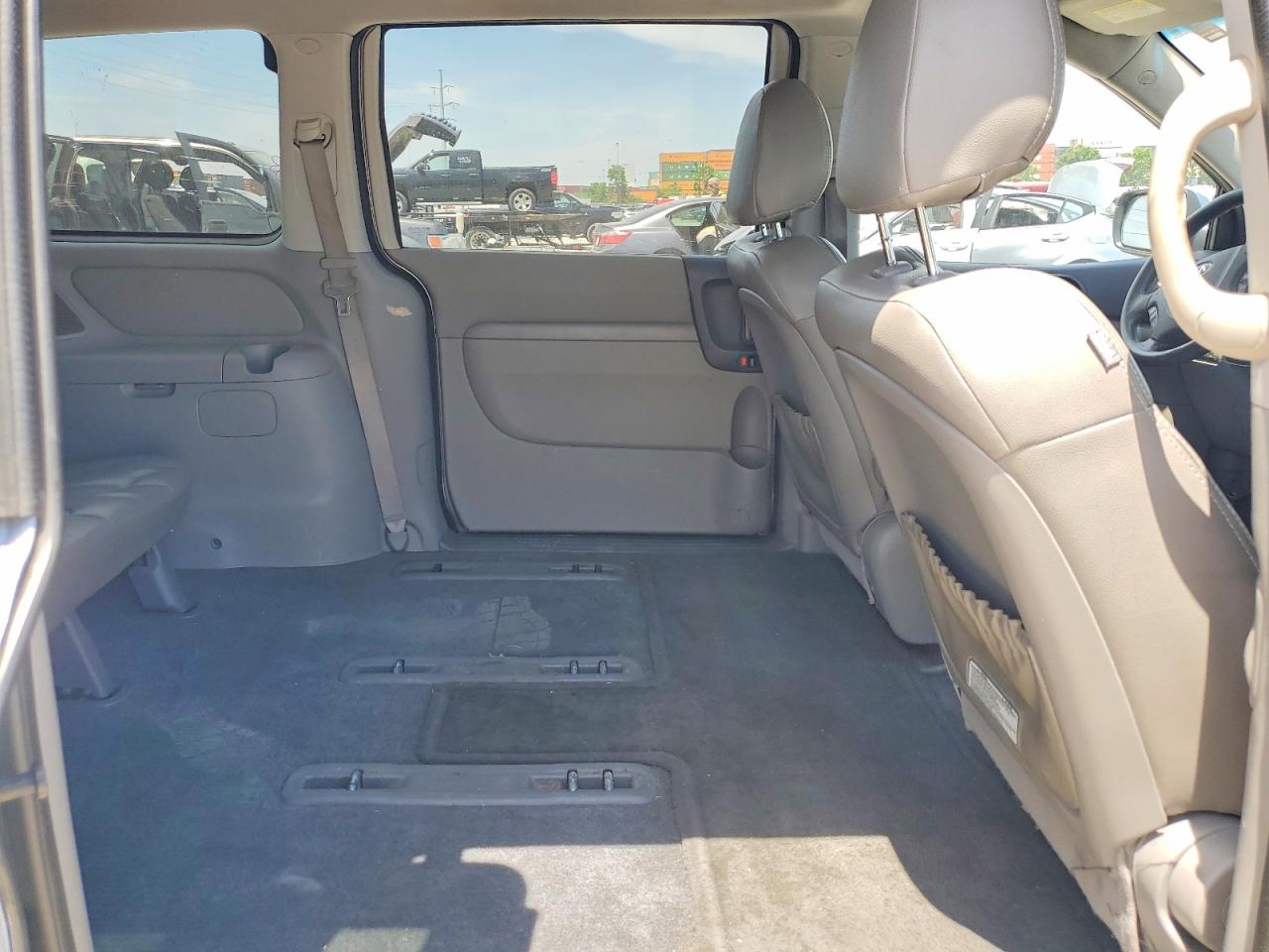 Kia Sedona Lx