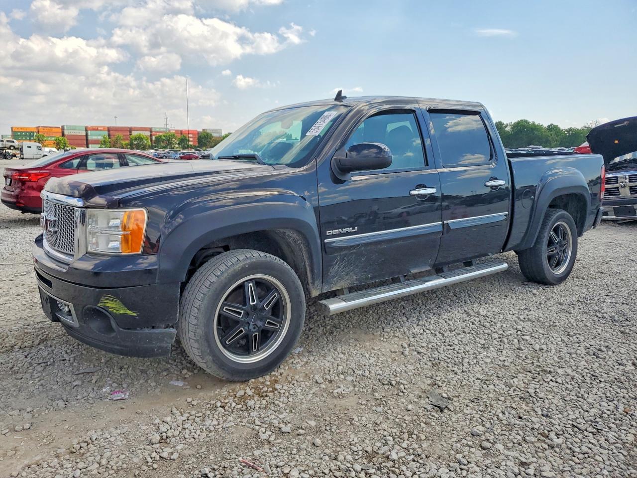 Salvage GMC Sierra Image