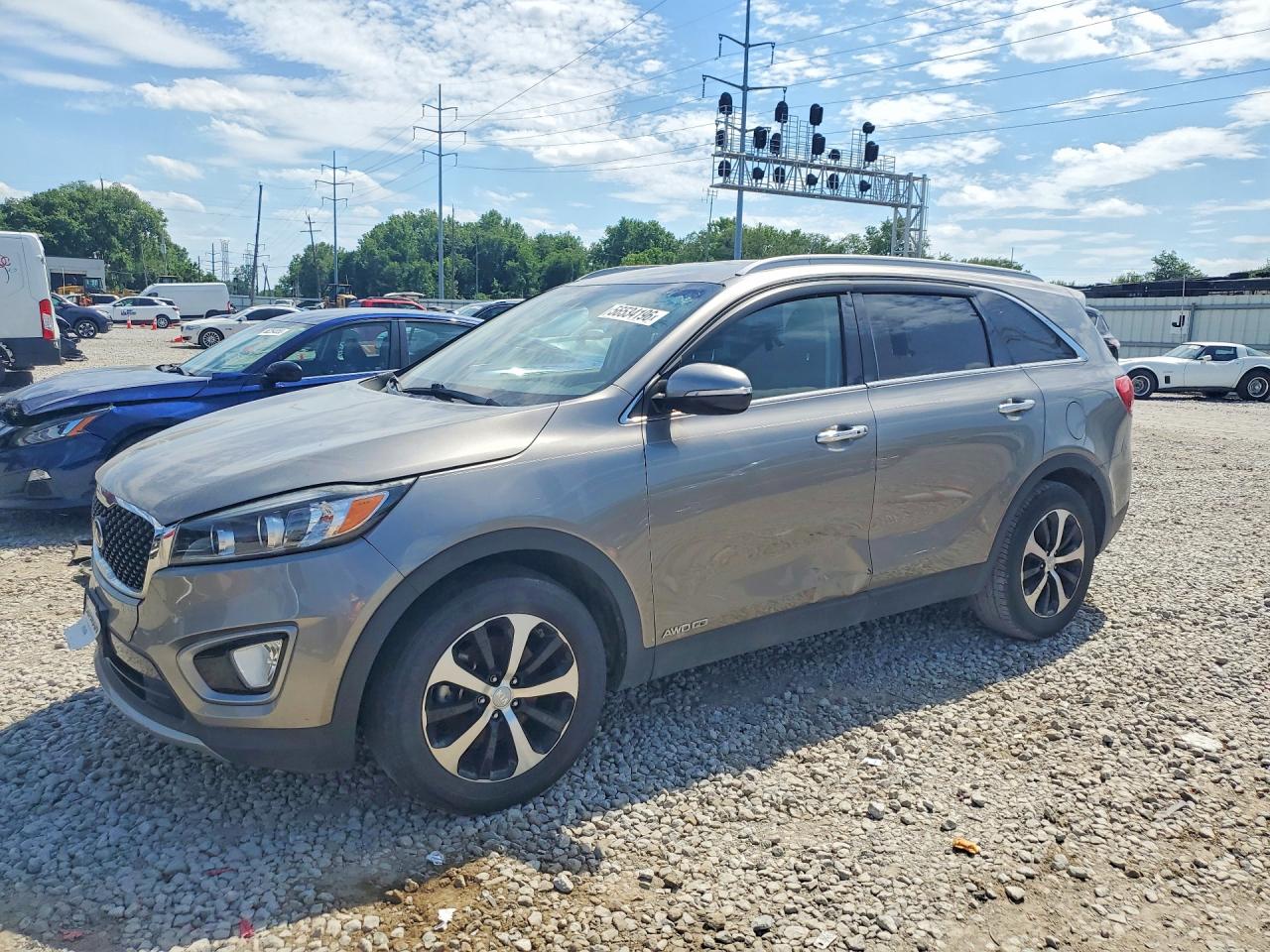 Salvage Kia Sorento Image