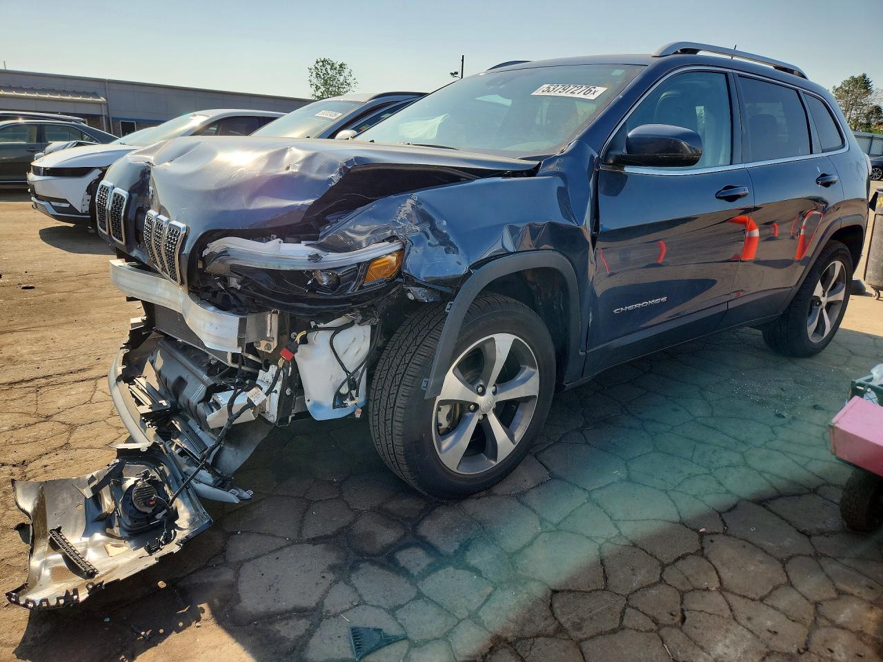 Salvage Jeep Cherokee Image