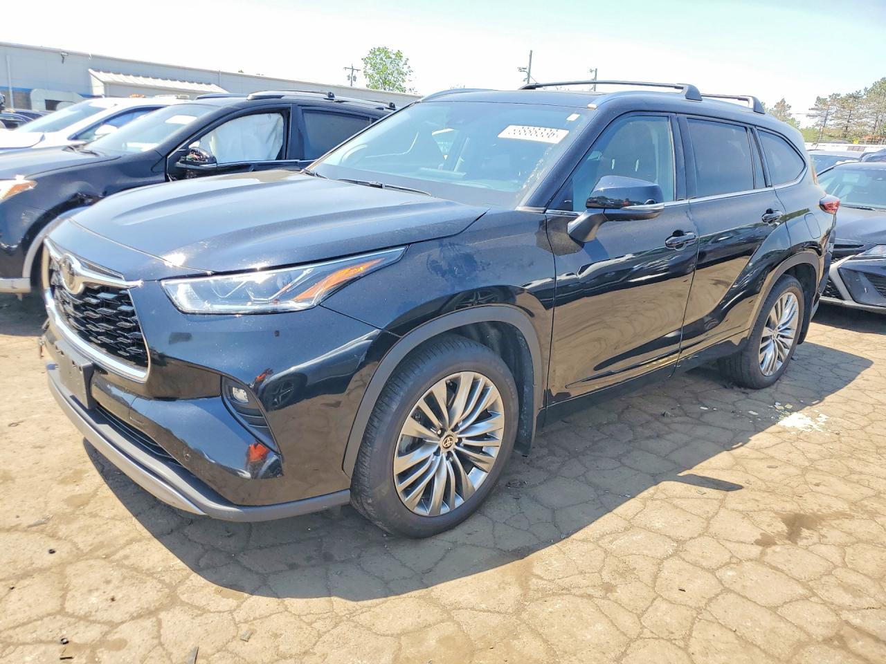 Salvage Toyota Highlander Image