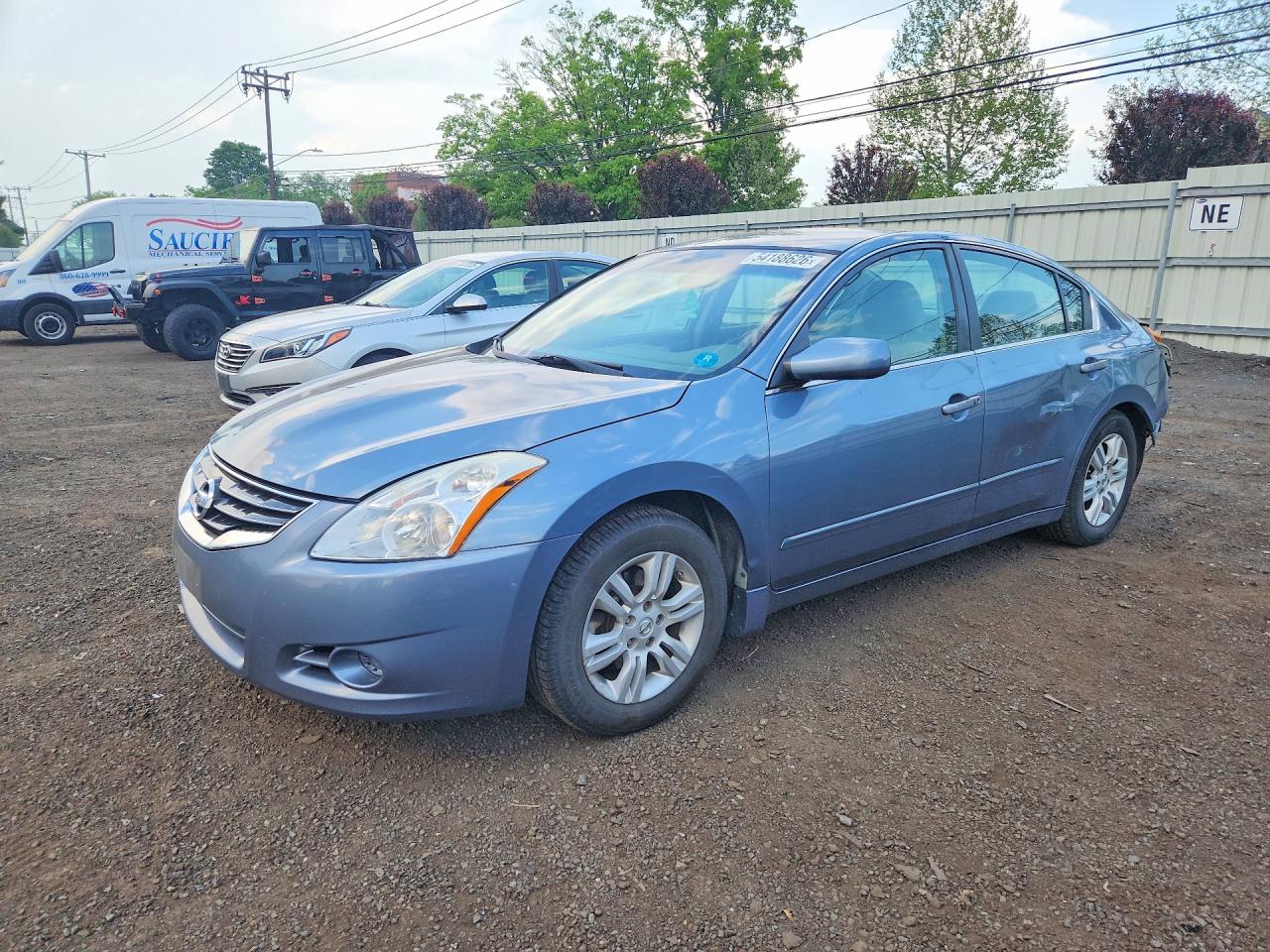 Salvage Nissan Altima Image