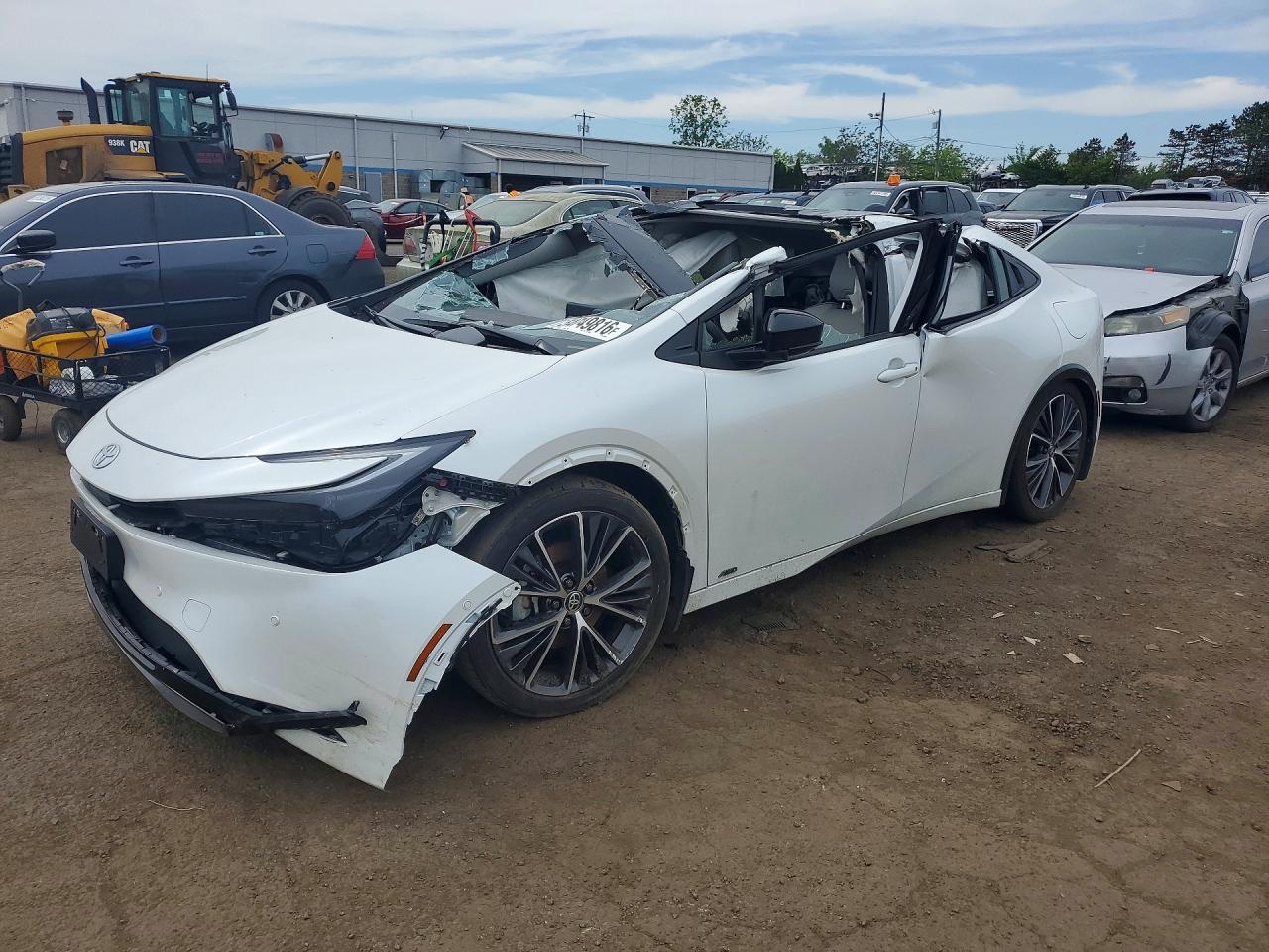 Salvage Toyota Prius Image