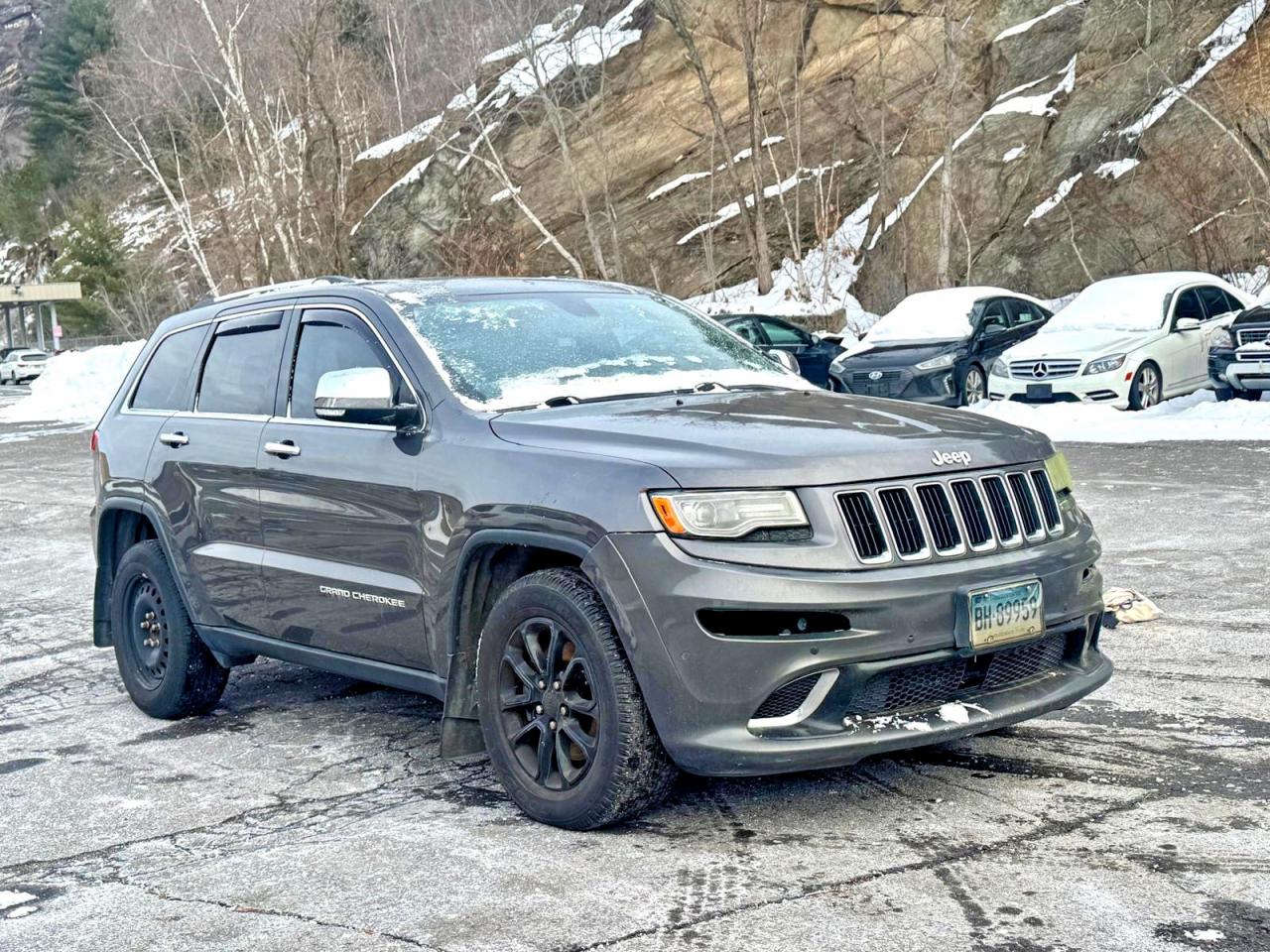 Salvage Jeep Cherokee Image