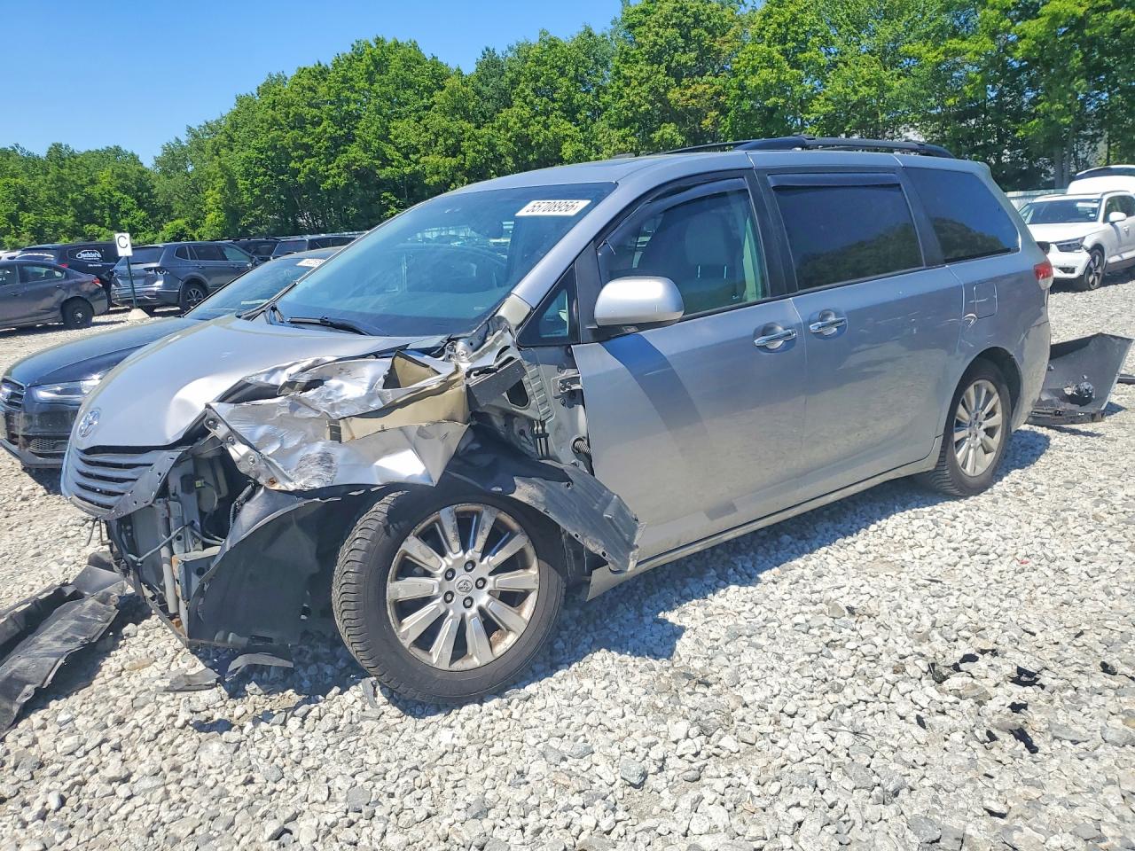 Salvage Toyota Sienna Image