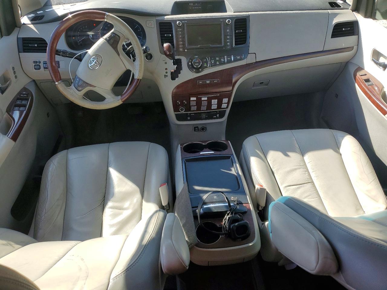 Toyota Sienna Limited 7-passenger