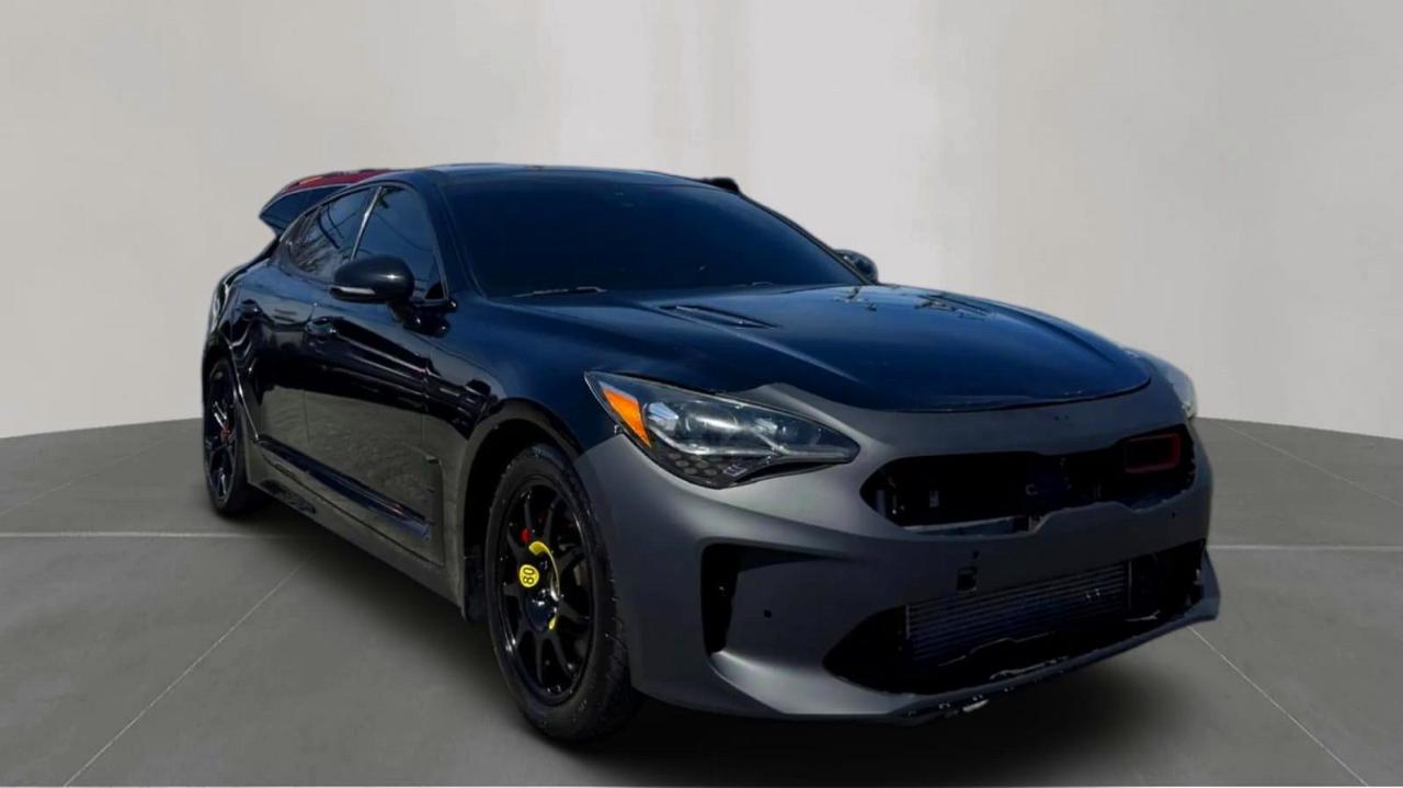 Salvage Kia Stinger Image