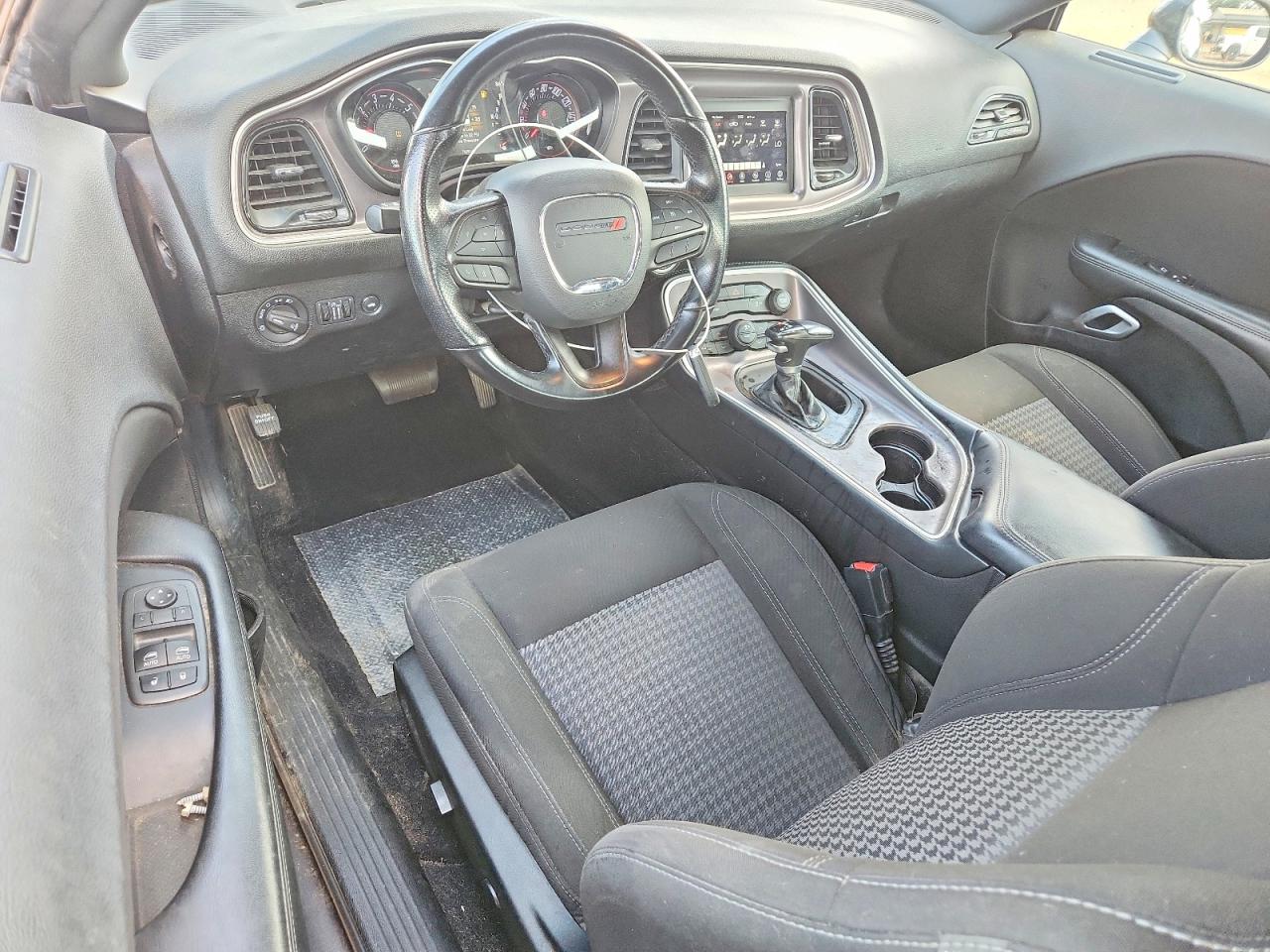 Dodge Challenger Sxt