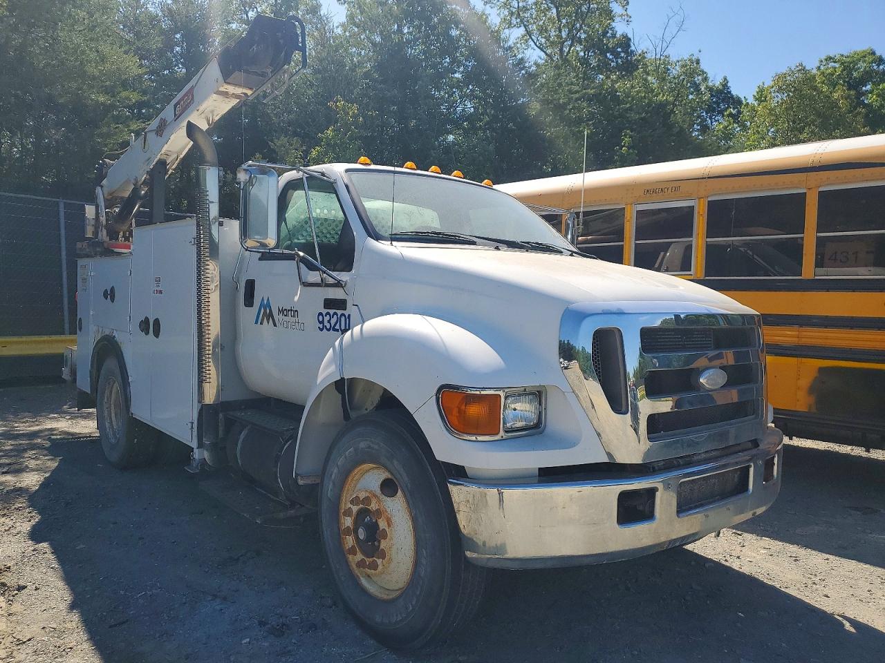 Salvage Ford F-750 Image