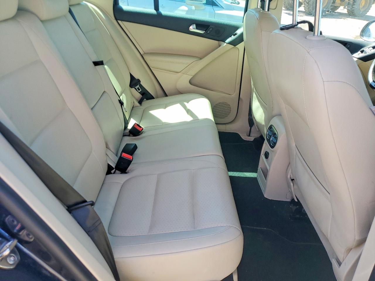 Volkswagen Tiguan S