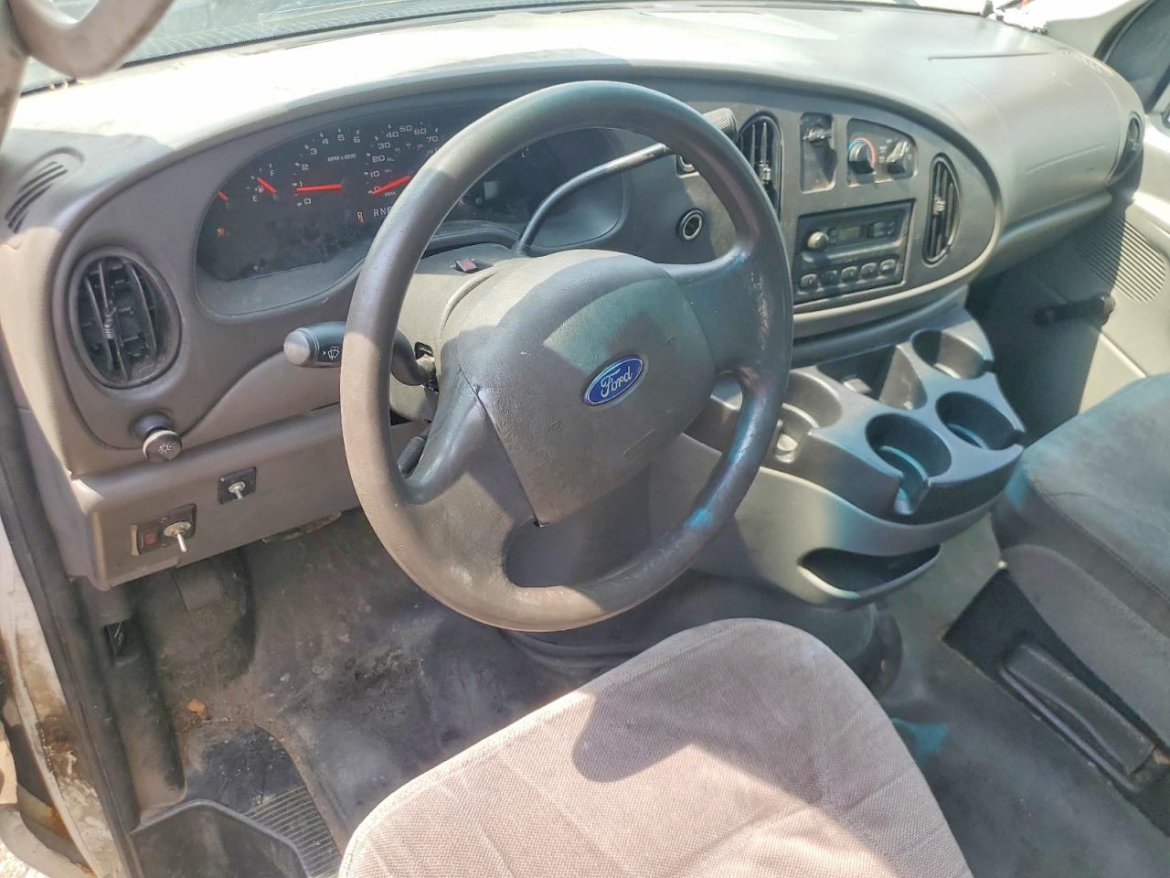 Ford Econoline E350 Super Duty Cutaway Van