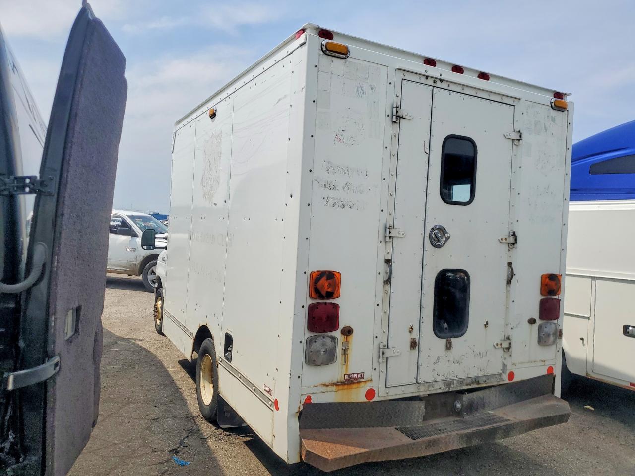 Ford Econoline E350 Super Duty Cutaway Van