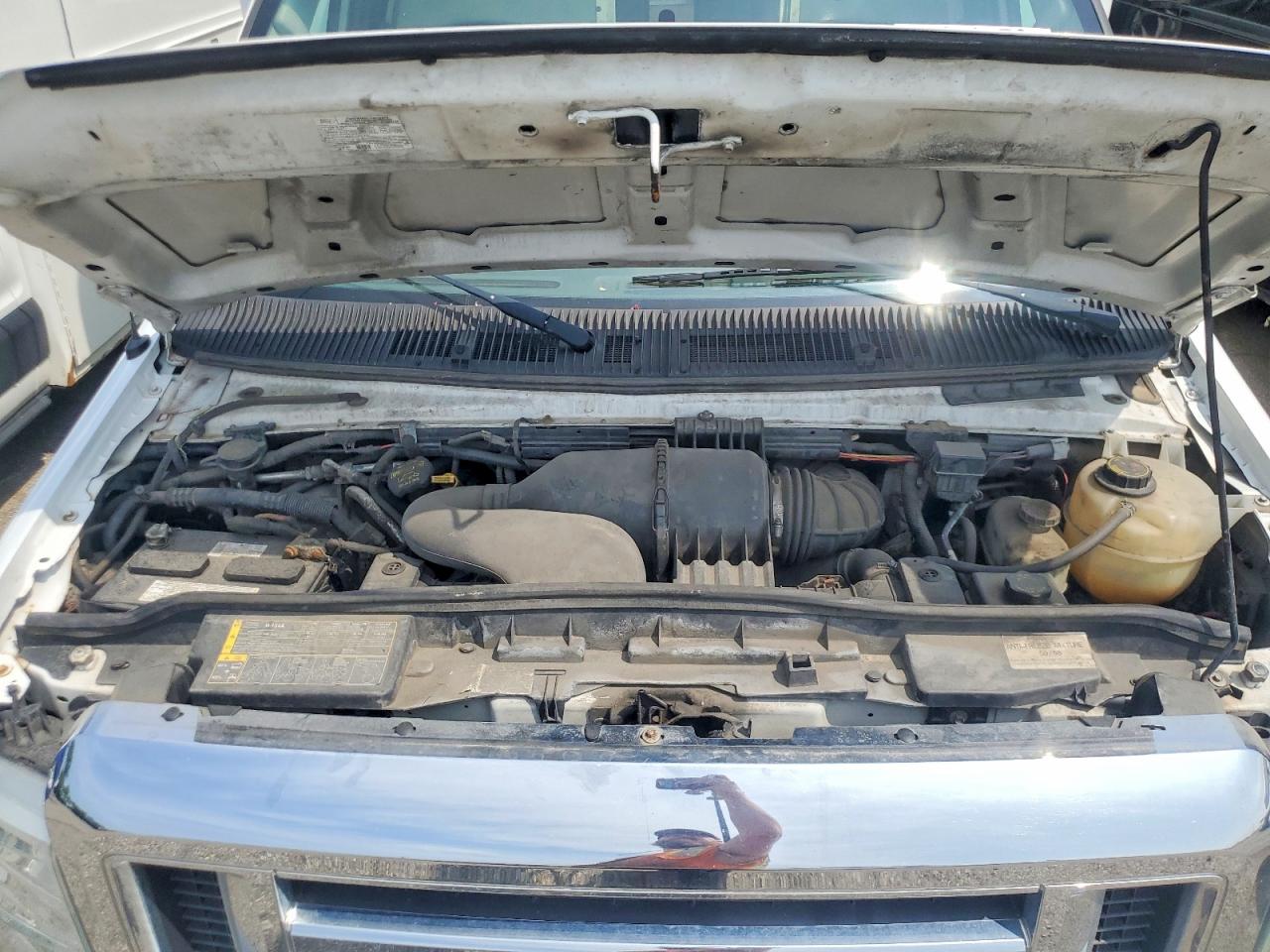 Ford Econoline E350 Super Duty Cutaway Van