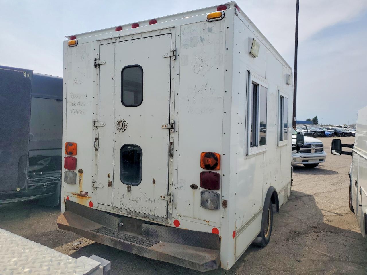 Ford Econoline E350 Super Duty Cutaway Van