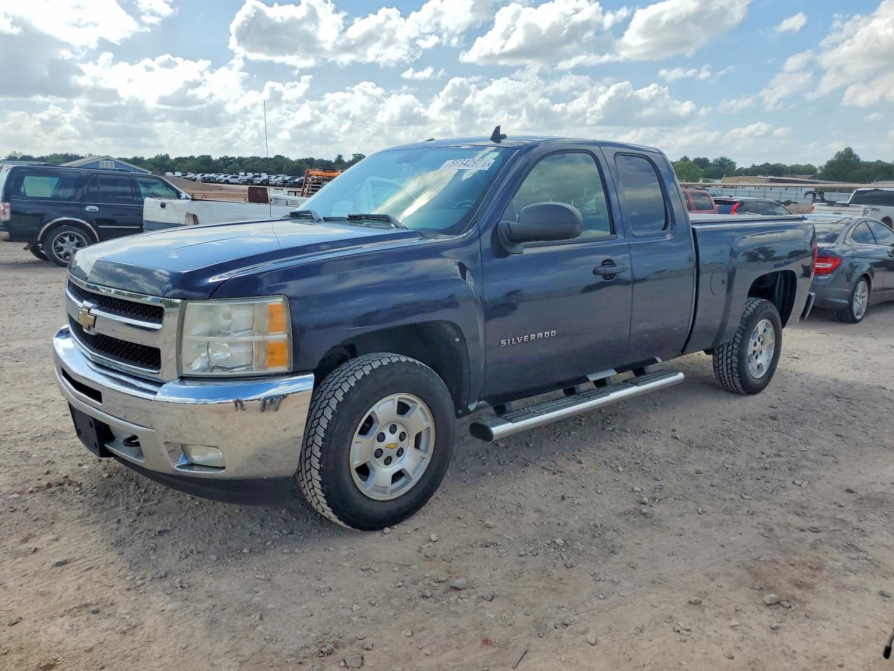 Salvage Chevrolet Silverado Image