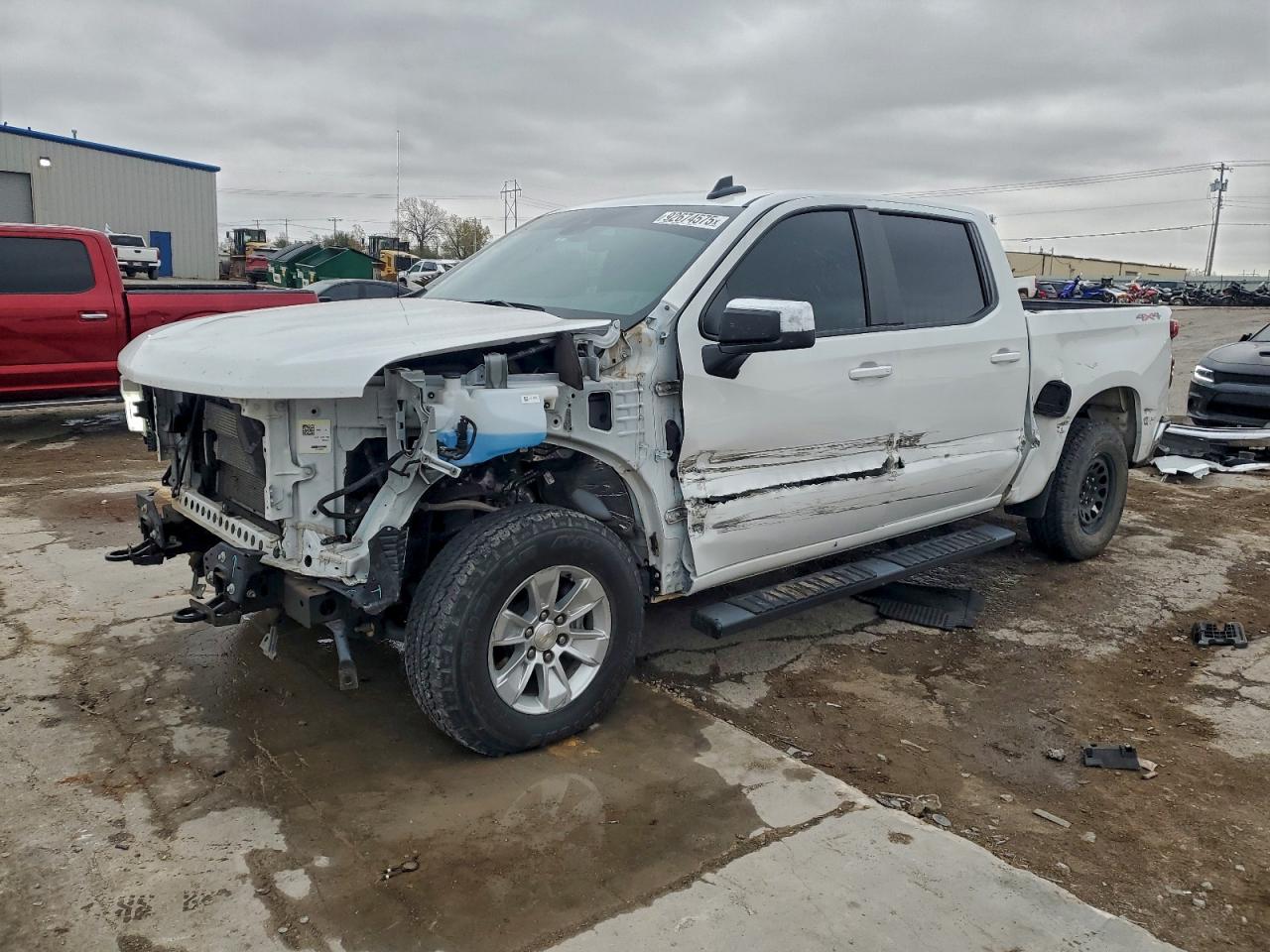 Salvage Chevrolet Silverado Image