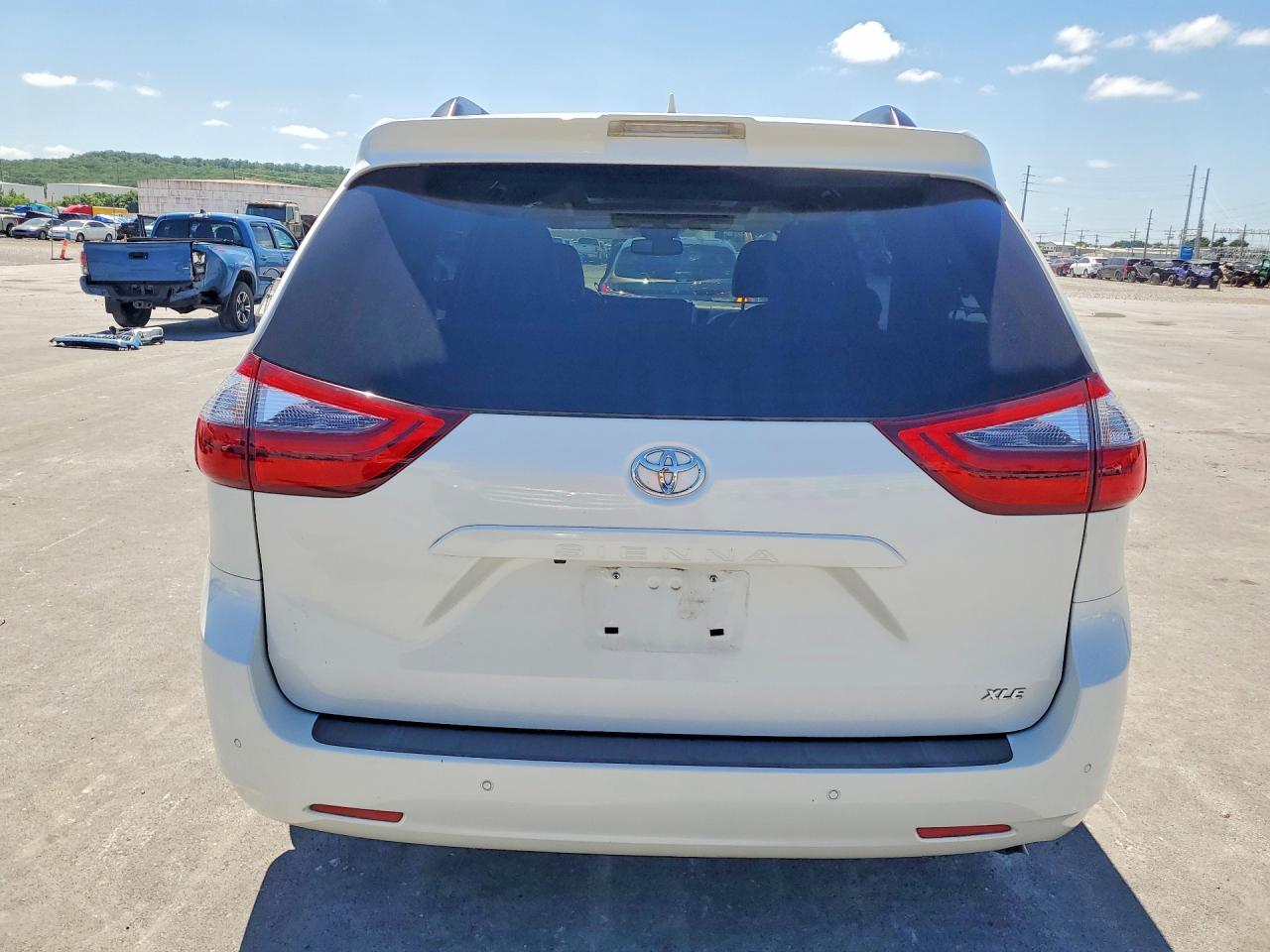 Toyota Sienna Xle Premium 8-passenger