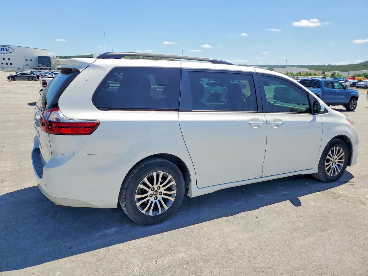 Toyota Sienna Xle Premium 8-passenger