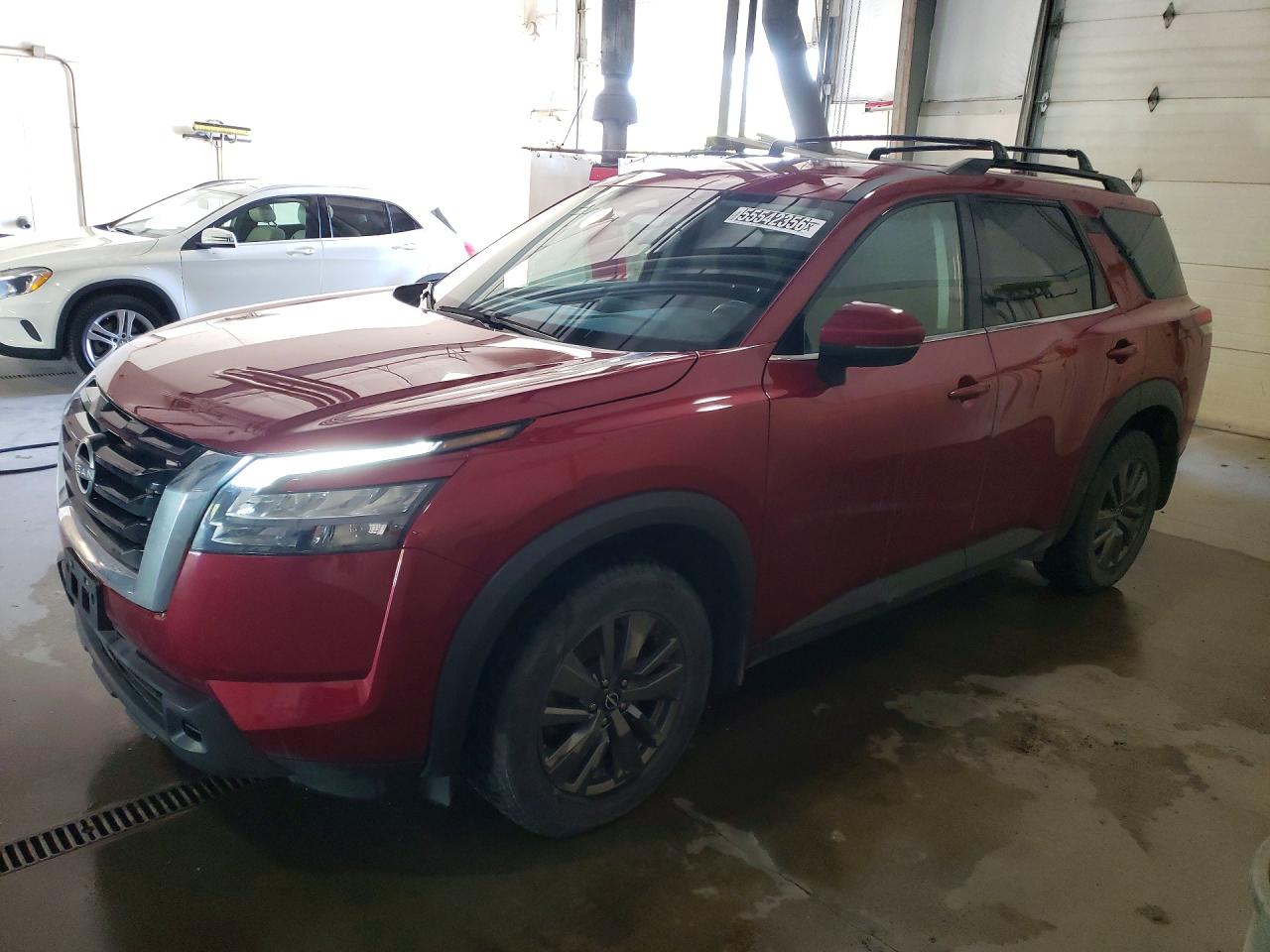 Salvage Nissan Pathfinder Image