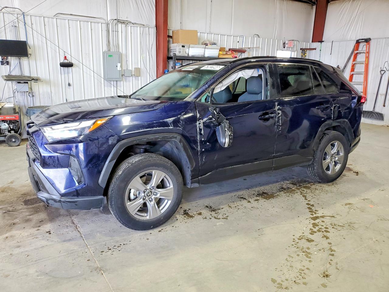 Salvage Toyota RAV4 Image