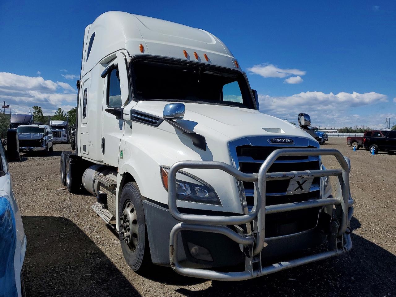 Salvage Freightliner Cascadia Image