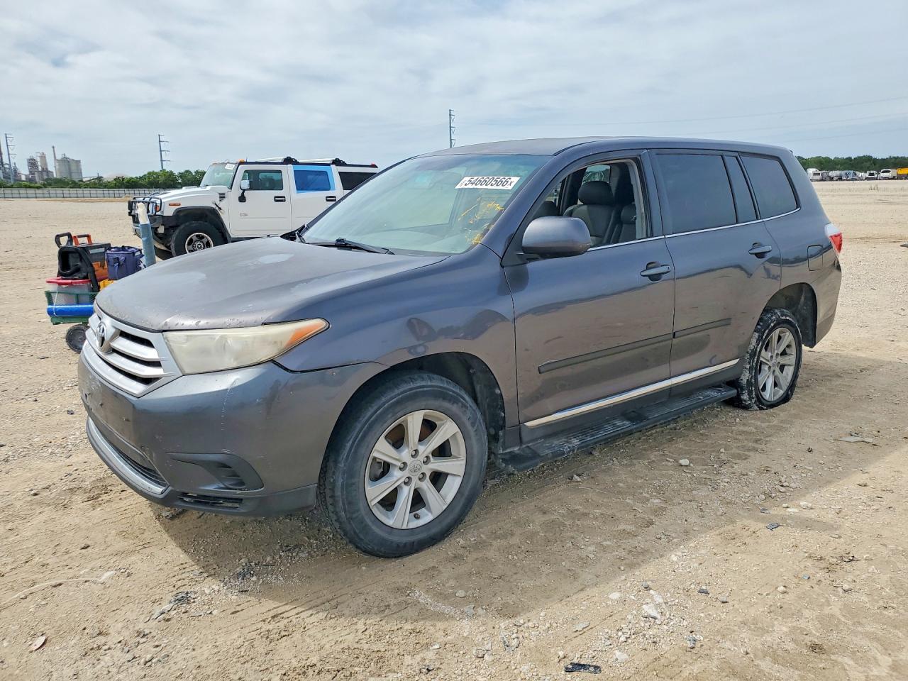 Salvage Toyota Highlander Image