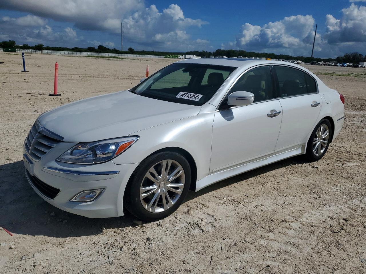 Salvage Hyundai Genesis Image