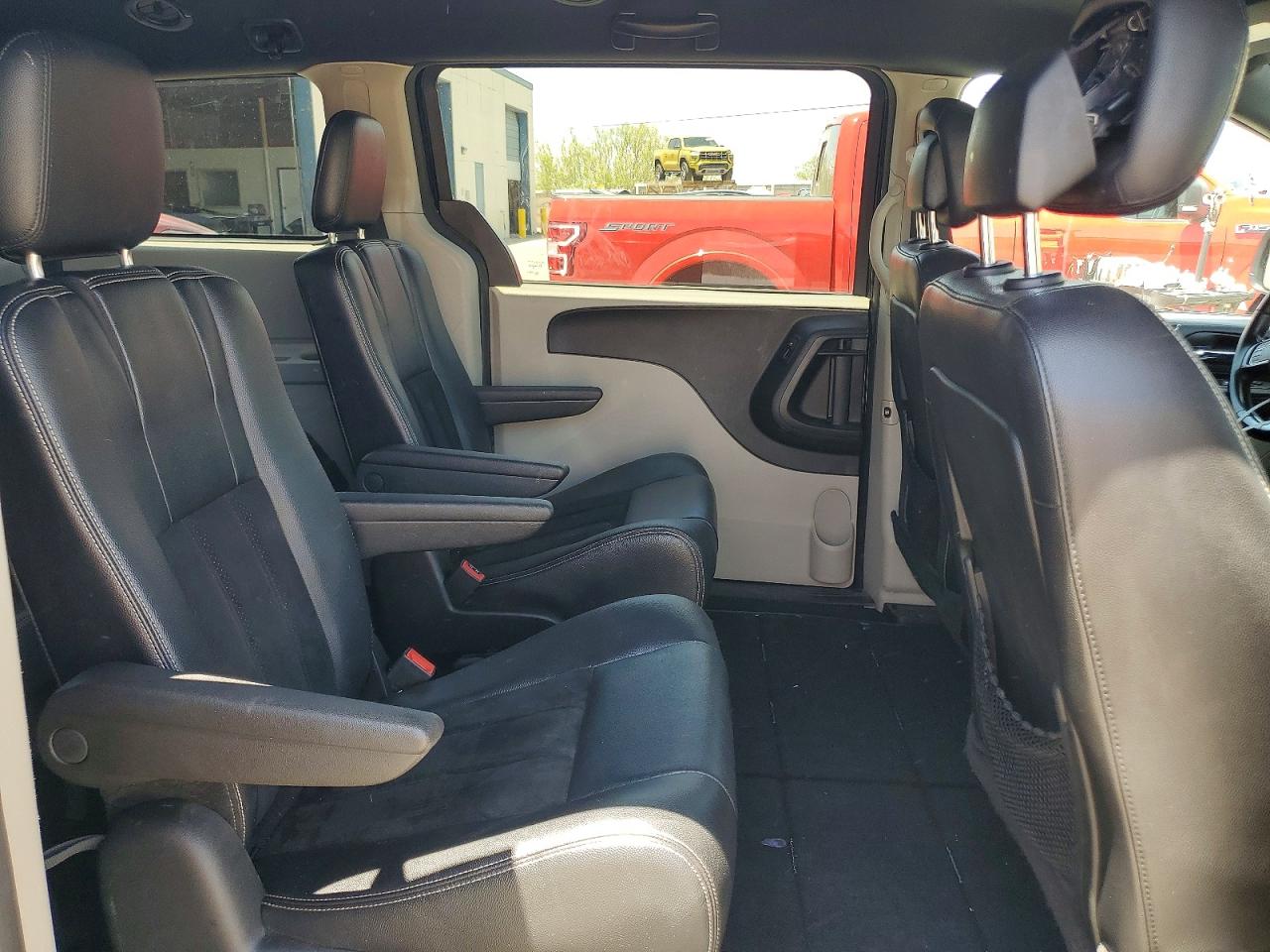 Dodge Caravan Sxt