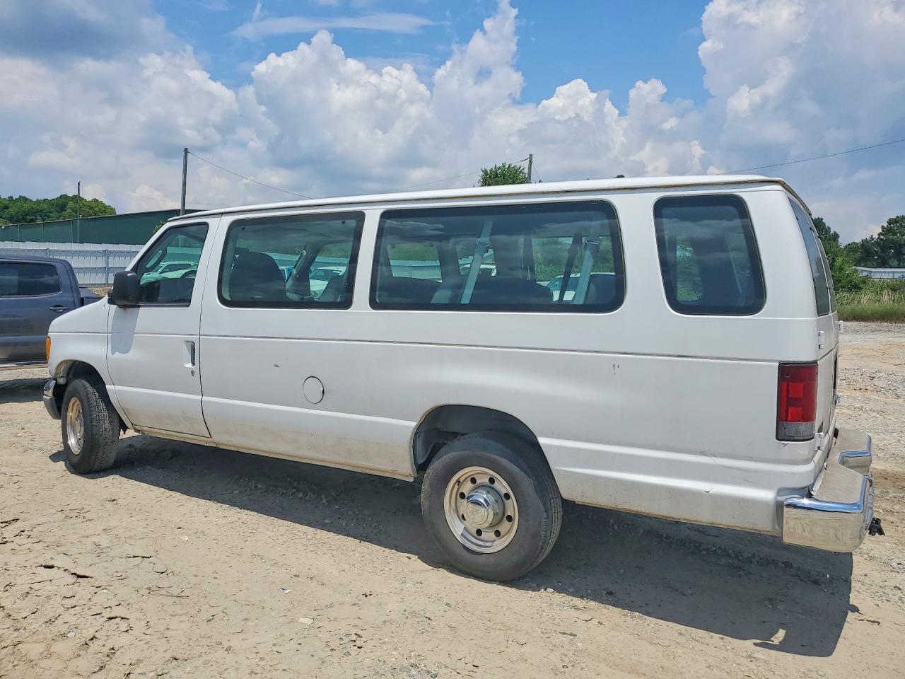Ford Econoline E350 Super Duty Wagon