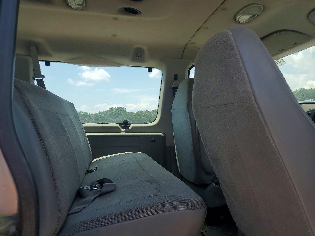 Ford Econoline E350 Super Duty Wagon