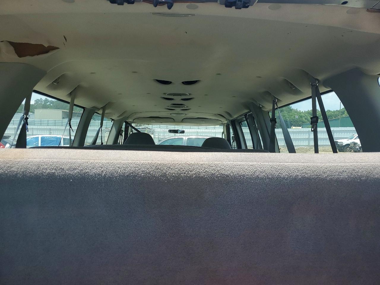 Ford Econoline E350 Super Duty Wagon