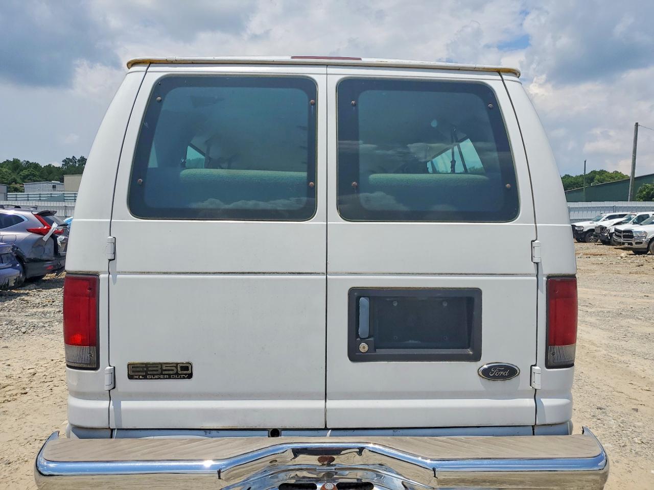 Ford Econoline E350 Super Duty Wagon